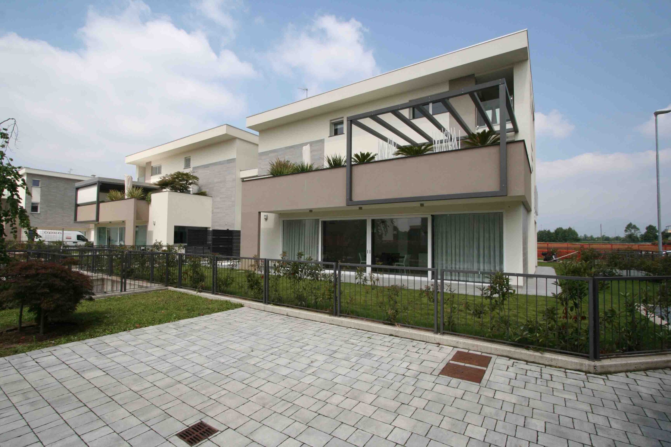 TREVIOLO – QUADRILOCALE IN VILLA