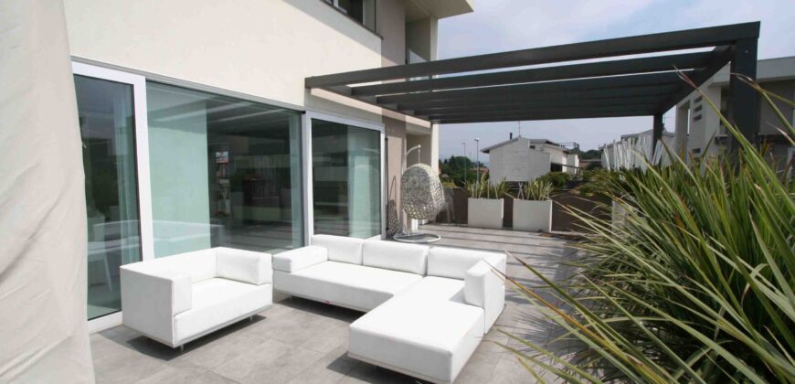 TREVIOLO – QUADRILOCALE IN VILLA
