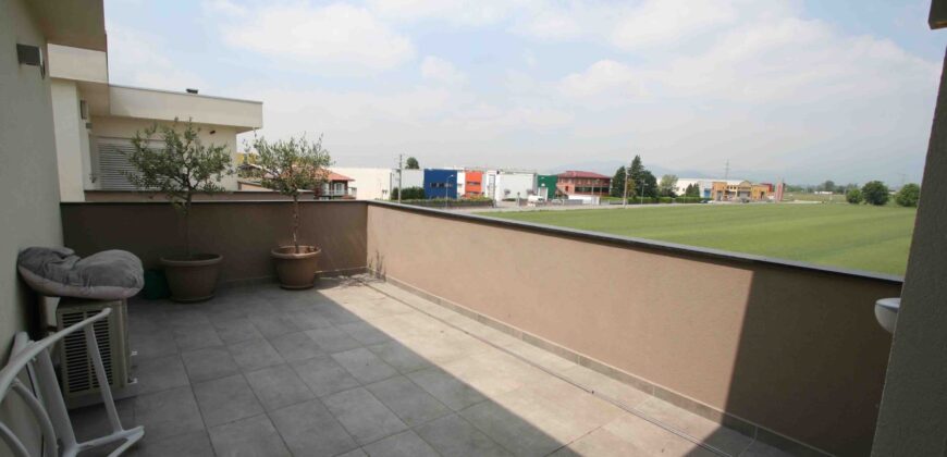 TREVIOLO – QUADRILOCALE IN VILLA