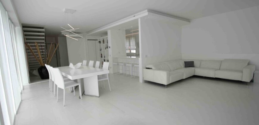 TREVIOLO – QUADRILOCALE IN VILLA